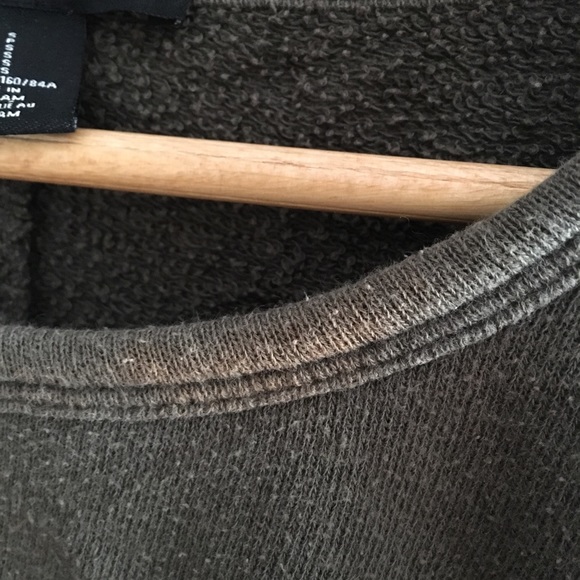 Crewneck sweatshirt with spikes - Picture 4 of 5